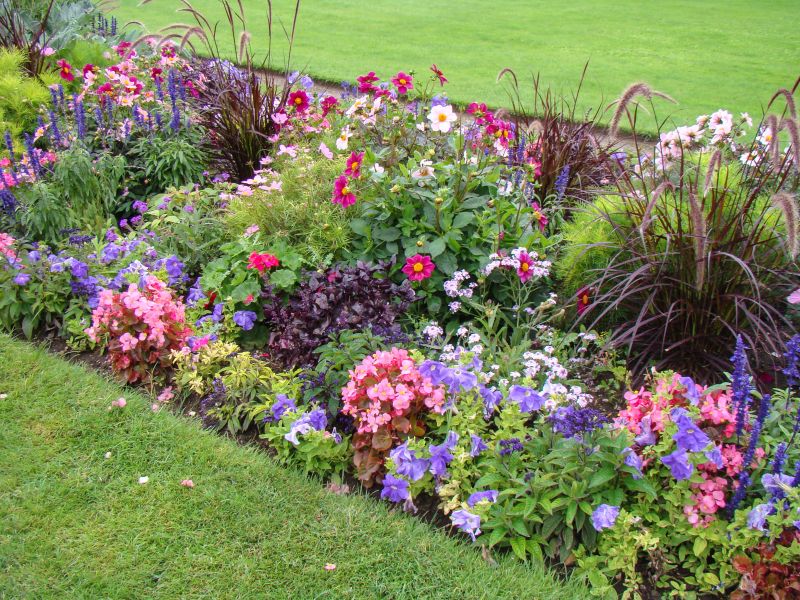 Products For Flower Bed Maintenance Service in use